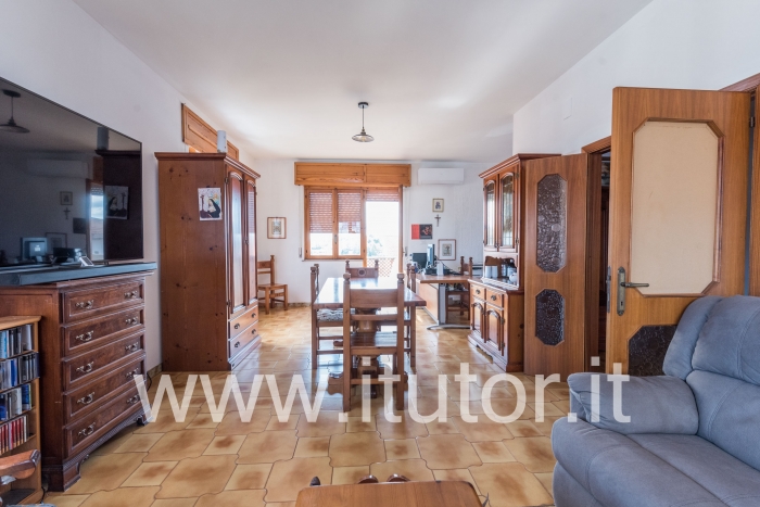 APPARTAMENTO 145 mq. CON ENTRATA INDIPENDENTE