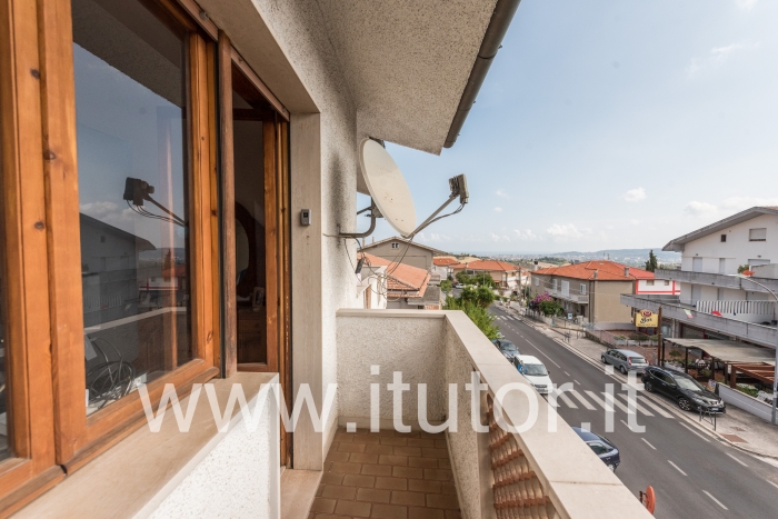 APPARTAMENTO 145 mq. CON ENTRATA INDIPENDENTE