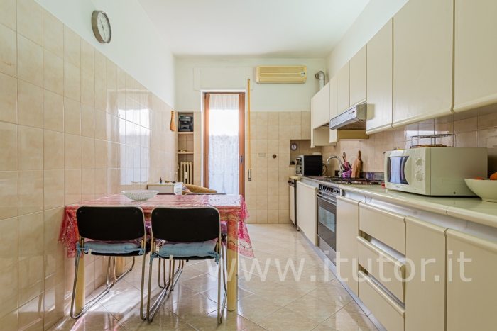 Appartamento con due camere, sala e cucina