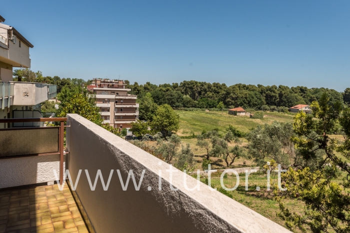 Palazzina con tre appartamenti indipendenti