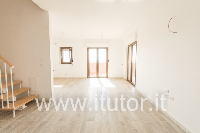 Duplex panoramico 100 mq. con tre camere
