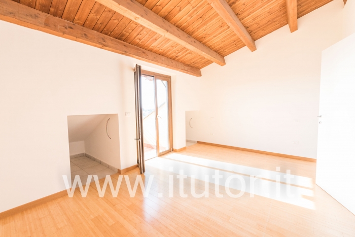 Duplex panoramico 100 mq. con tre camere
