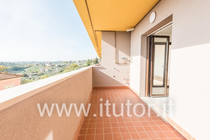 Duplex panoramico 100 mq. con tre camere