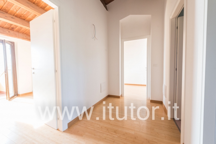 Duplex panoramico 100 mq. con tre camere