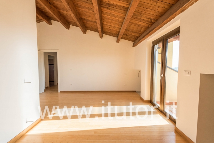 Duplex panoramico 100 mq. con tre camere