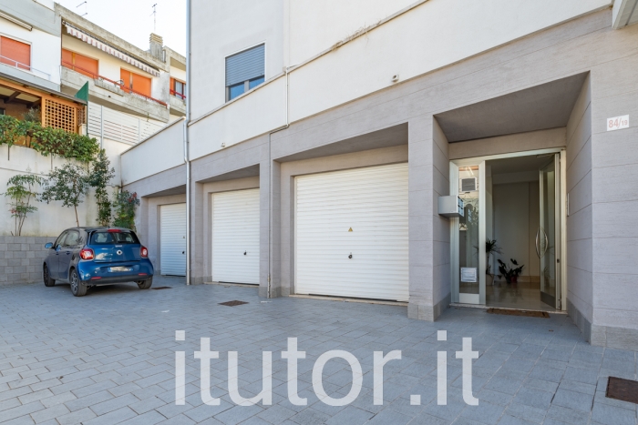 Pescara - Colle Del Telegrafo porzione di trifamiliare costruzione 2012, con giardino privato e garage.