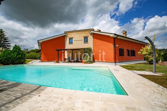 Villa con piscina