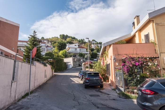 Casa vista mare con due unità indipendenti