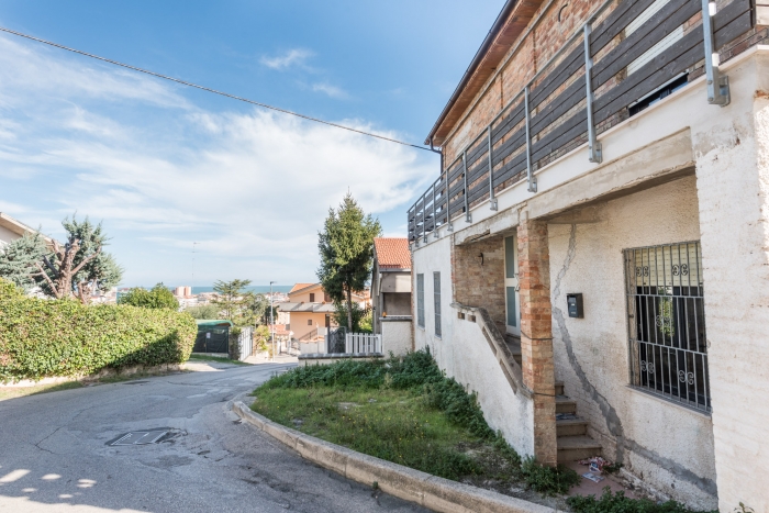 Casa vista mare con due unità indipendenti