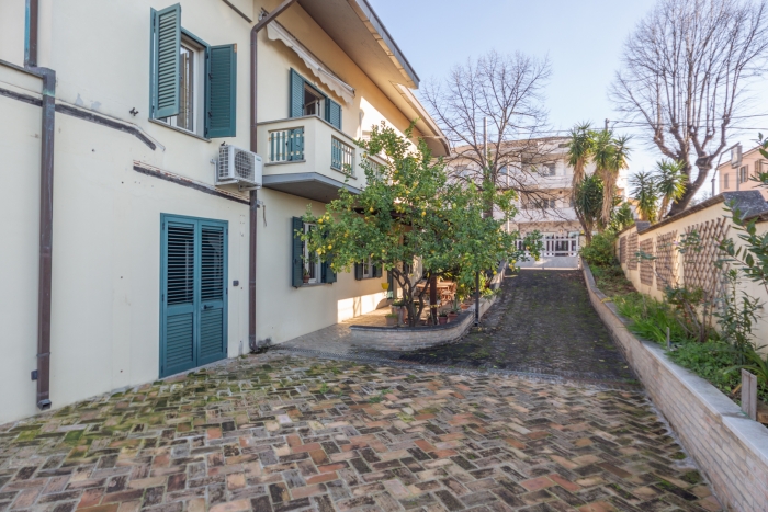 Villa con due appartamenti