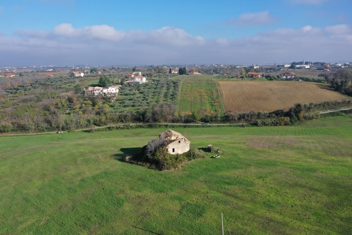 Terreno con casolare