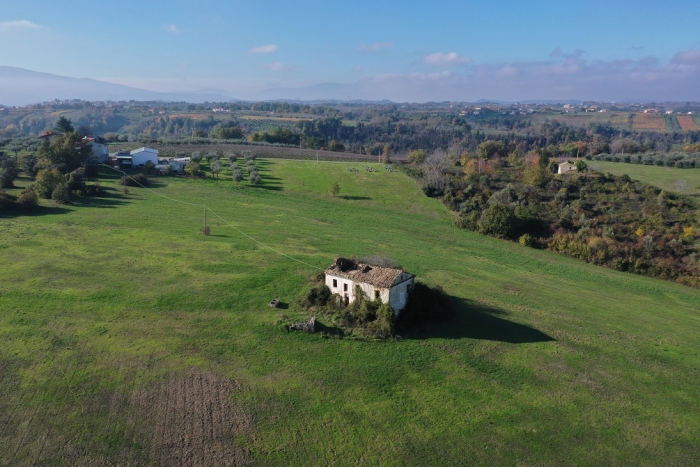 Terreno con casolare
