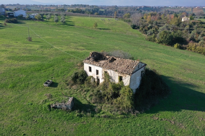 Terreno con casolare