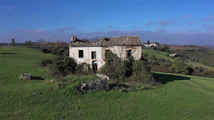 Terreno con casolare