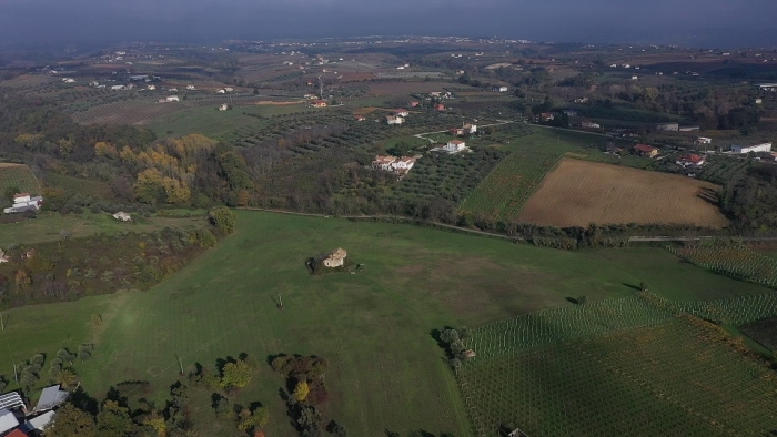 Terreno con casolare