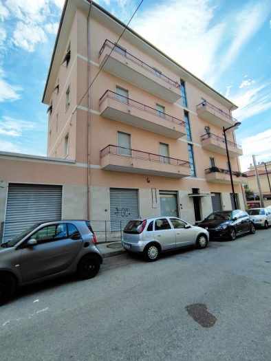 Locale al piano terra uso ufficio