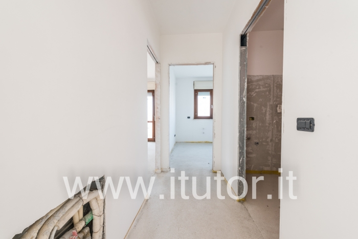 APPARTAMENTO CON 2 CAMERE 2 BAGNI 2 POSTI AUTO E TERRAZZO