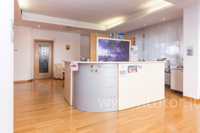 Ufficio con due posti auto