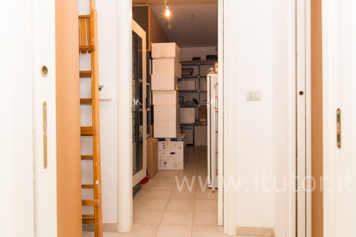 Ufficio con due posti auto