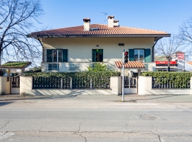 Villa con due appartamenti