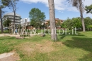 Trilocale con due bagni fronte pineta e vista mare