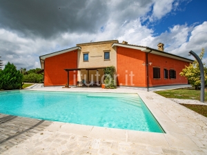 Villa con piscina